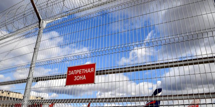 Guerra Ucraina-Russia, Mosca chiude spazio aereo a 36 Paesi