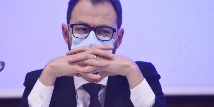 Patuanelli: “Dop economy fondamentale per il made in Italy”