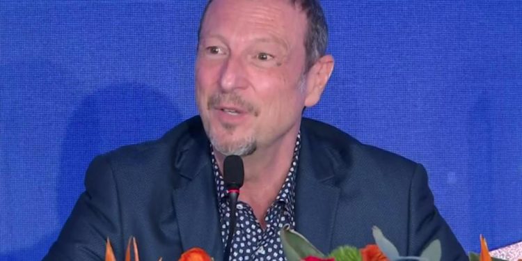 Sanremo 2022, Amadeus: “Telefonata di Mattarella, presidente commosso per omaggio”