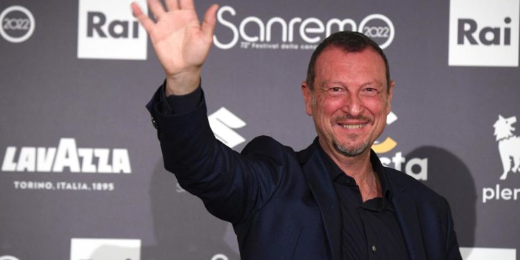 Sanremo 2022, conto alla rovescia. Amedeus: “Sono emozionato”
