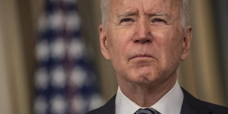 Ucraina-Russia, Biden firma stop a investimenti nel Donbass