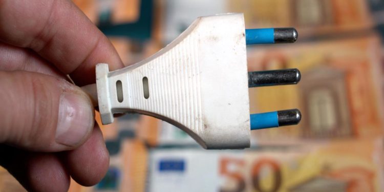 Bollette luce e gas, Cgia: “Rincari da 33,8 miliardi in I semestre”