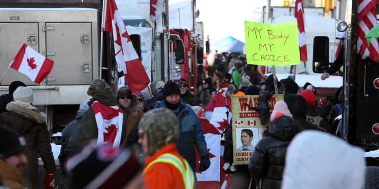 Covid Canada, protesta no vax a Ottawa: dichiarato stato di emergenza