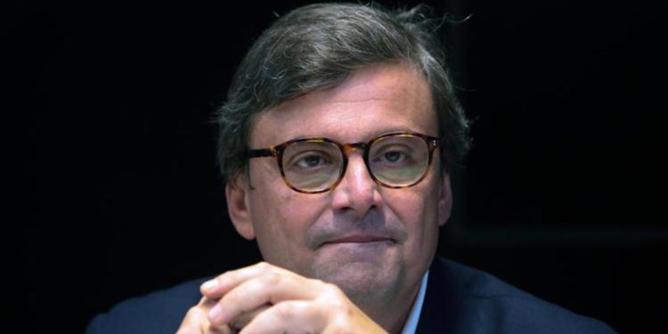 Calenda: “Renzi? Ha come interlocutori solo Obama, Bezos e Dio”