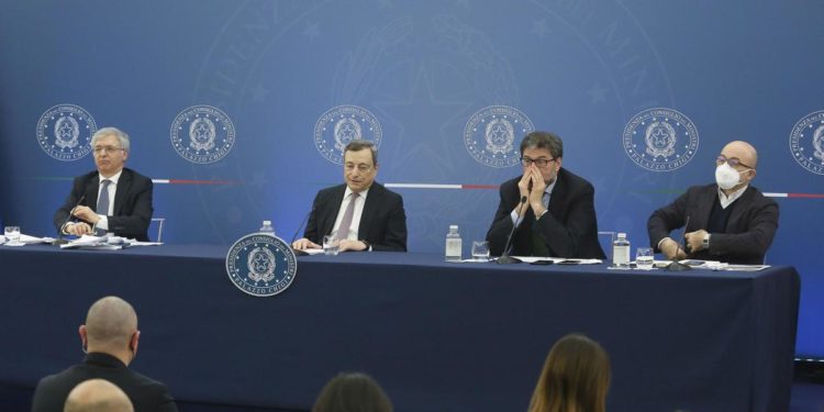 Bollette luce e gas, gli interventi del governo per famiglie e imprese