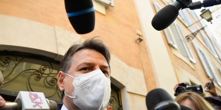 M5S, Conte e i vertici azzerati dal Tribunale: si attende mossa Grillo