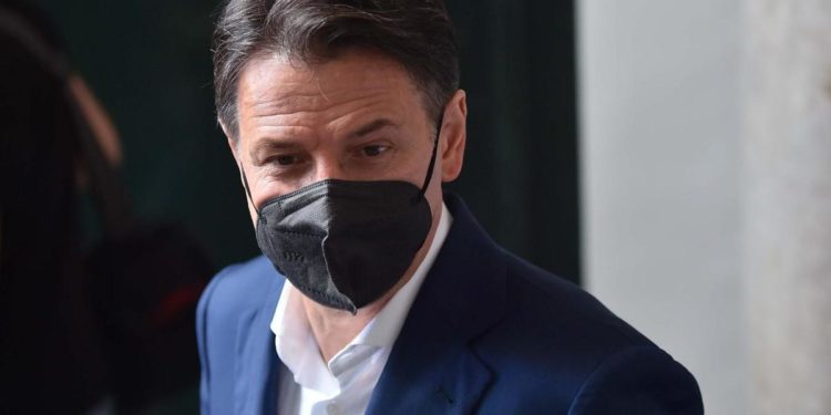 Green pass, odg M5S per abolirlo. Conte: “Non è nostra linea”