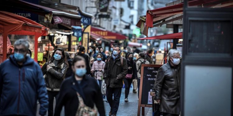 Covid Francia oggi, stop obbligo mascherine al chiuso per vaccinati