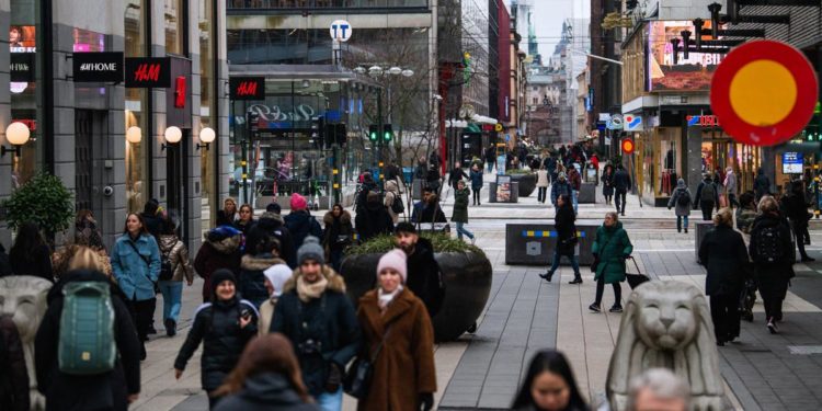 Covid, Ecdc avverte: “Pandemia non è finita”