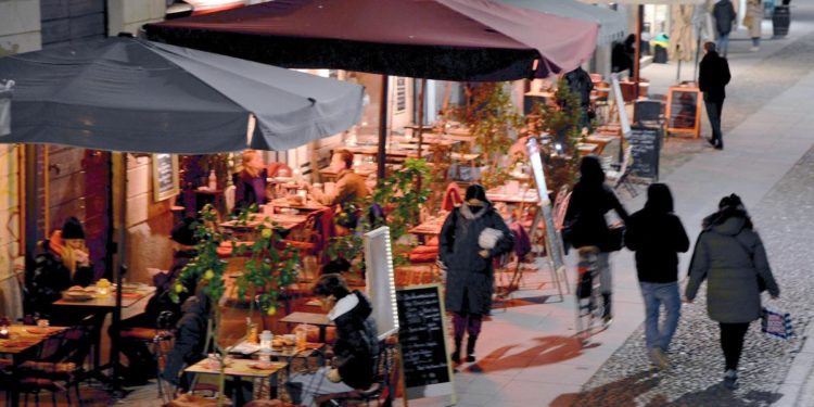 Covid oggi Italia: da mascherine a riaperture e Green pass, le novità