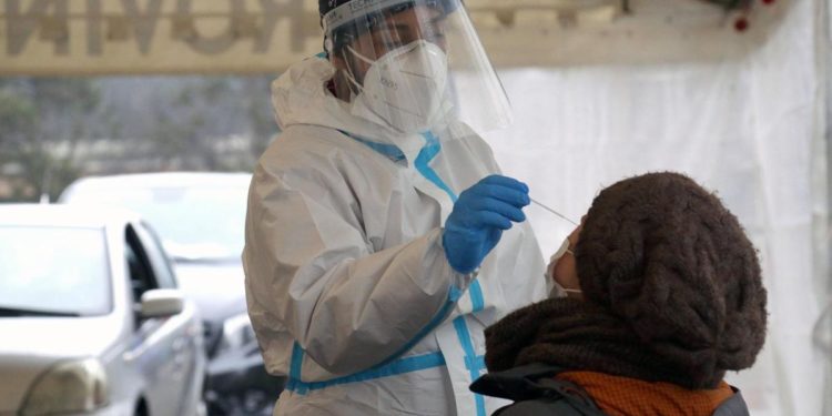 Covid oggi Lombardia, 9.374 contagi e 29 morti: a Milano 1.057 casi