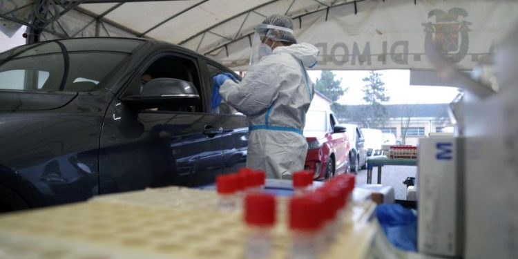 Covid oggi Lombardia, 8.395 e 75 morti: a Milano 1.044 casi