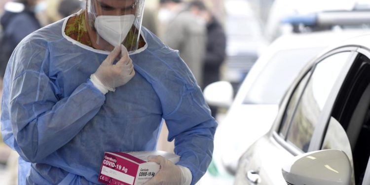 Covid oggi Italia, bollettino Protezione Civile e contagi regioni 14 febbraio