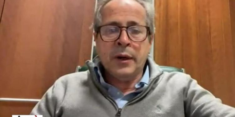 Covid, Crisanti: “Meglio infettarsi ora che a ottobre”
