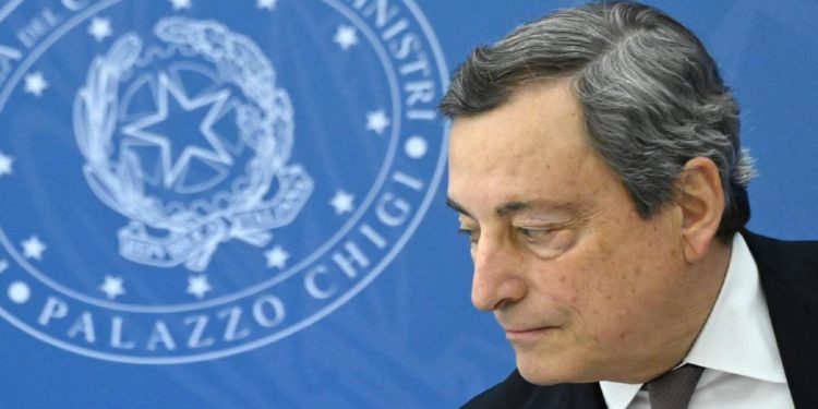 Green pass, Draghi: “Via restrizioni per vaccinati, anche in zona rossa”