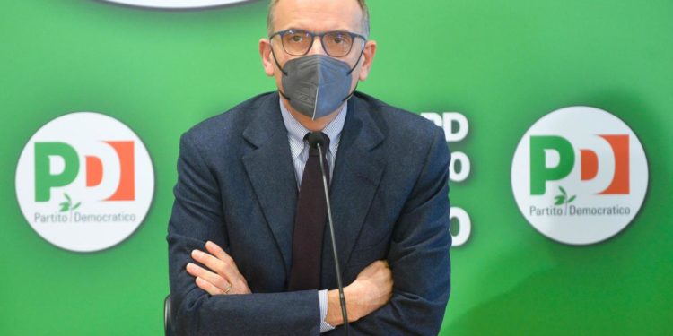 Letta: “Governo vada avanti con l’attuale maggioranza”