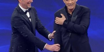 Sanremo 2022, Fiorello ‘booster’ e la gag su vaccino