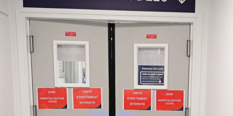 Covid oggi Francia, 255 morti in un giorno: calano ricoveri