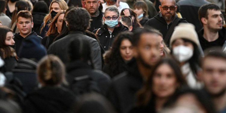 Covid oggi Italia, chi è più protetto tra vaccinati e guariti?