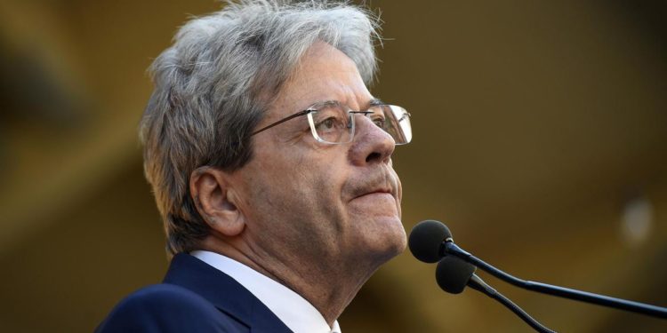 Concessioni balneari, Gentiloni: “Vanno riassegnate con gare”