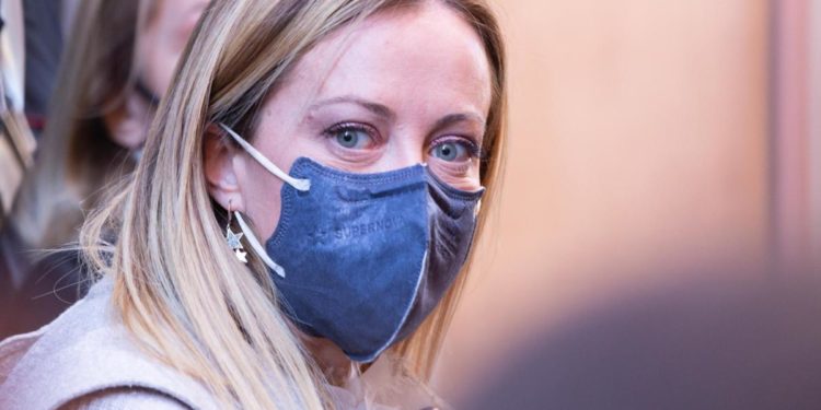 “Non vaccino mia figlia”, Burioni e Cartabellotta ‘vs’ Meloni