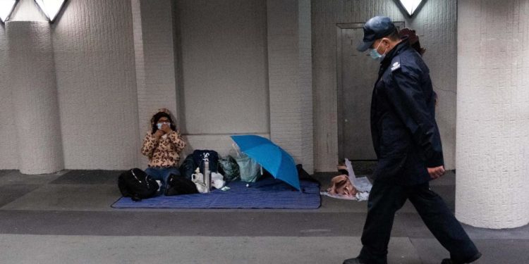 Covid oggi Hong Kong, record di 7.500 contagi