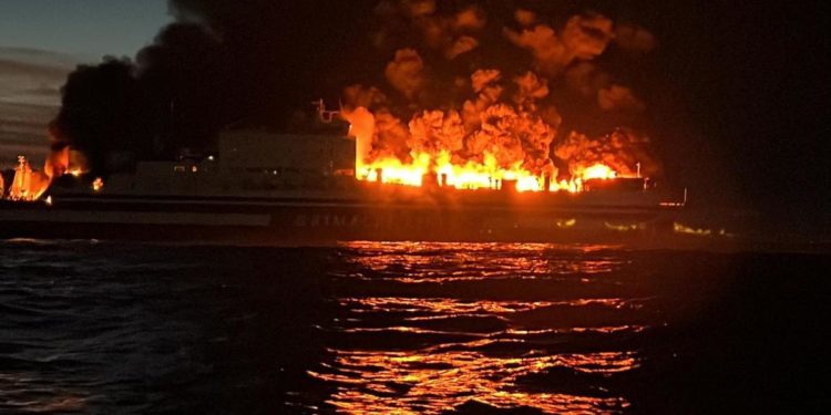 Grecia, in fiamme traghetto diretto a Brindisi