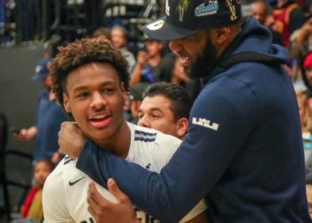 LeBron James: “Giocherò ultimo anno Nba con mio figlio”