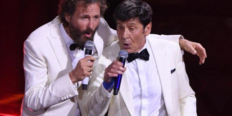 Sanremo 2022, Amadeus: “Su Jovanotti con Morandi non si è violato il regolamento”