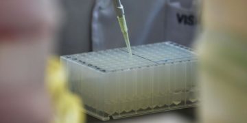 Vaccino Moderna, ricercatori sudafricani creano una copia