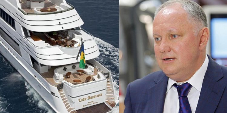 Spagna, marinaio ucraino affonda yacht di milionario russo: “È un venditore di armi”