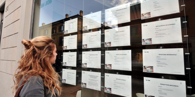 Bonus assunzione giovani, come funziona e chi può beneficiarne