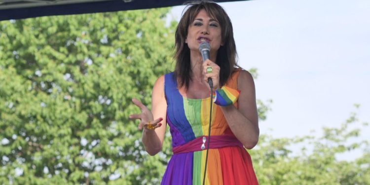 Sanremo 2022, Luxuria: “Drusilla-Zalone 1-0, perché lei non in prime time?”