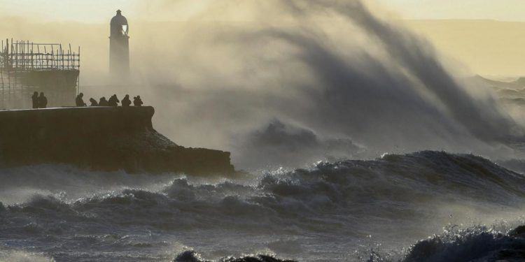 Tempeste in nord Europa: vittime, danni e migliaia senza luce
