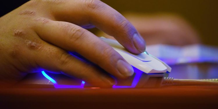 Safer Internet Day, allarme Kaspersky: 36% bimbi 5-10 anni ha messaggi da sconosciuti