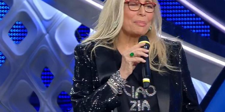 Sanremo 2022, a Domenica In Venier con la maglietta ‘ciao zia Mara’