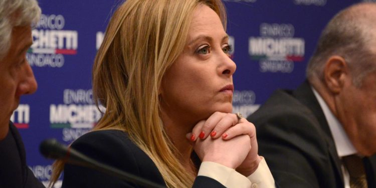 Meloni: “Italia affonda e partiti pensano a federazioni innaturali”