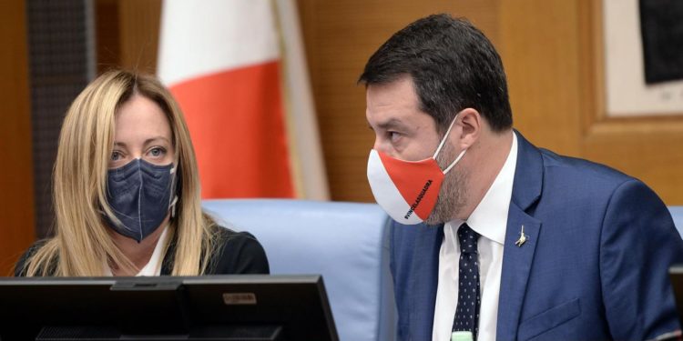 Meloni, Salvini e i figli senza vaccino covid: “Linciata”, “accuse assurde”