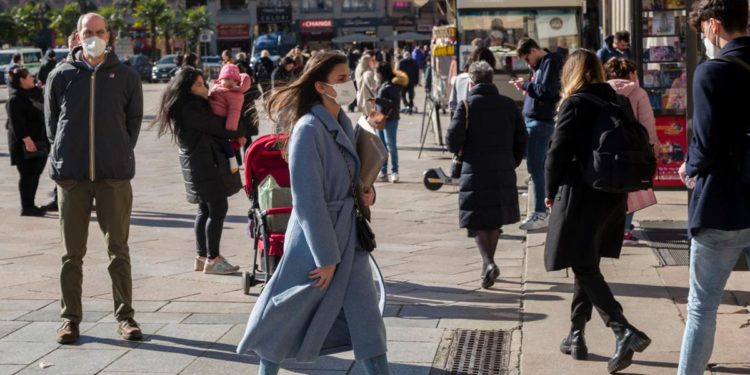 Covid Italia, tasso positività sotto 10%. Stop quarantena da Paesi extra Ue