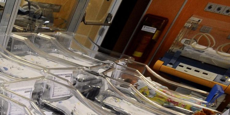 Covid, nel latte di mamme vaccinate anticorpi protettivi per bimbi: studio