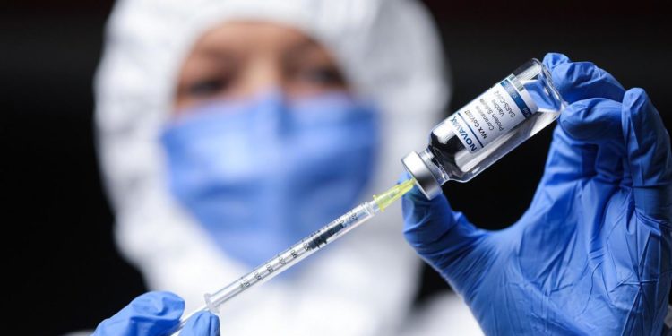 Vaccino Novavax in Italia: convincerà no vax? Bassetti: “Non lo farà nessuno”