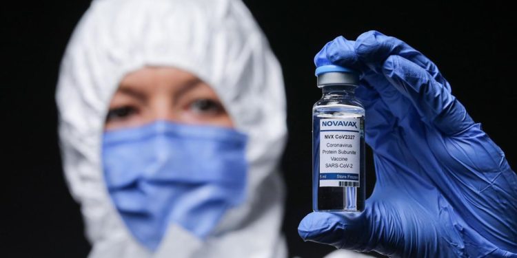 Novavax in Italia, come funziona e chi potrà farlo