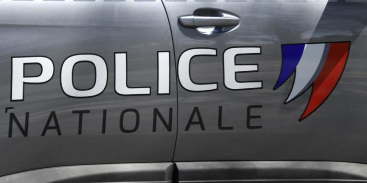 Parigi, minaccia agenti con coltello: ucciso