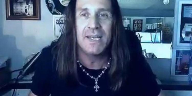 Cannabis, Povia: “Legalizzarla? Stupidaggine, Stato diventa primo spacciatore legalizzato”