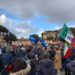 Covid, protesta Roma al Circo Massimo: bandiere e slogan senza mascherine