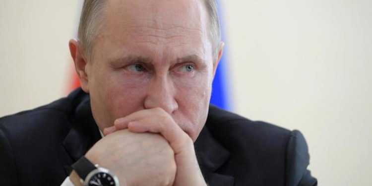 Guerra Ucraina Russia, Putin a Macron: “Intesa se garantita nostra sicurezza”