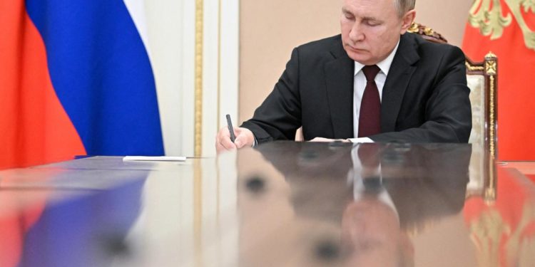 Ucraina, Russia annuncia ritiro altre truppe: news di oggi