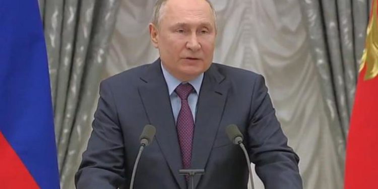 Ucraina, Putin: “Minaccia nucleare per Russia”