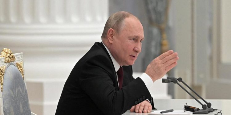 Ucraina-Russia, Putin: “Kiev potrebbe sviluppare armi nucleari”