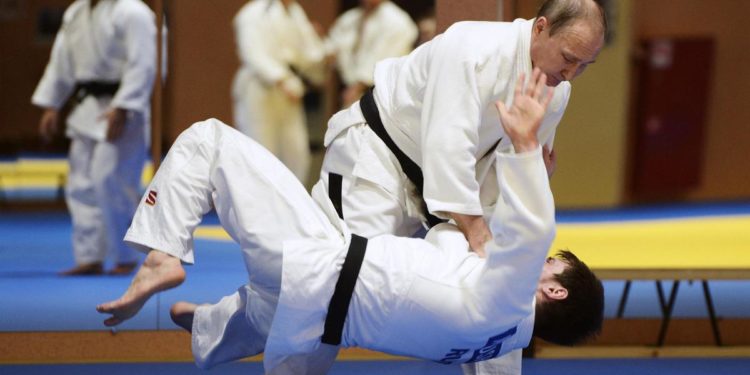 Guerra Ucraina-Russia, Putin sospeso da presidente onorario Federazione Judo